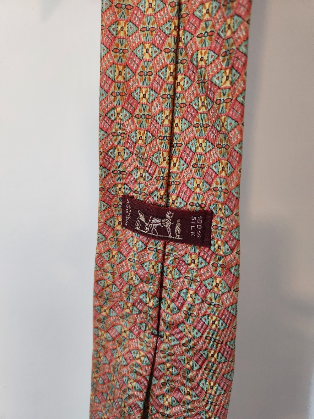 Designer Authetic Hermes 100% Silk Coral and Light Blue Geometric Silk Tie - Picture 5 of 11